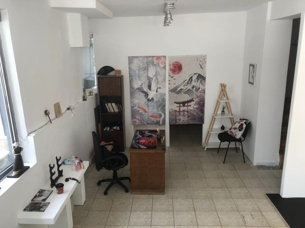 The office and the chaning rooms of Shizentai