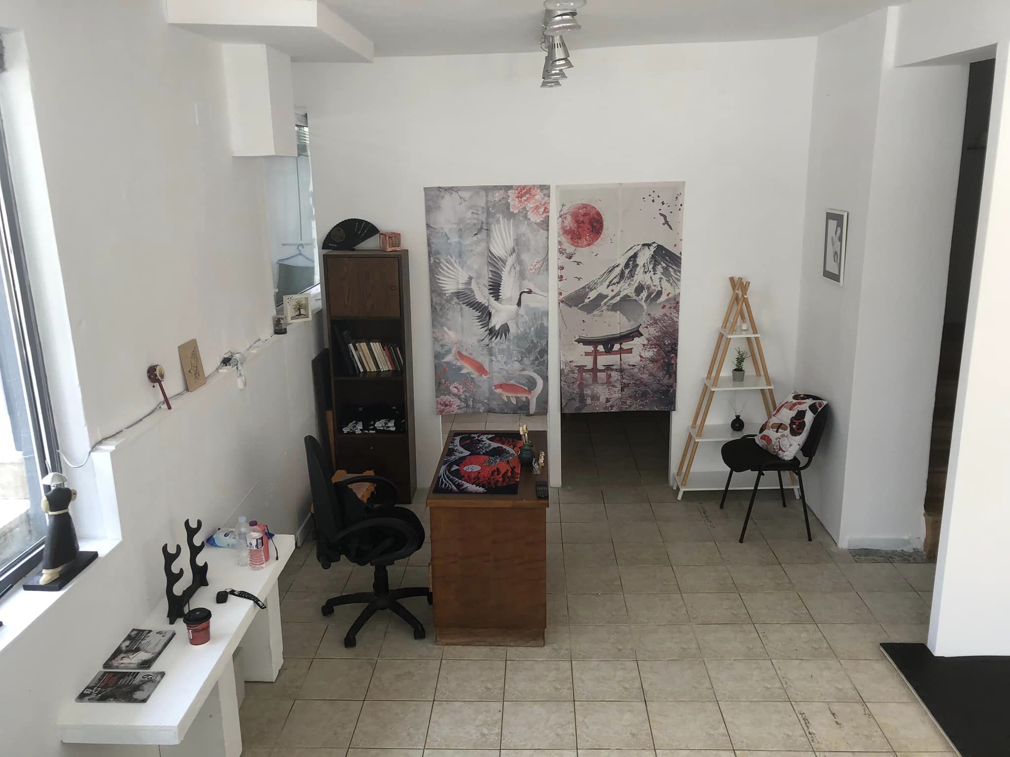 The office and the chaning rooms of Shizentai