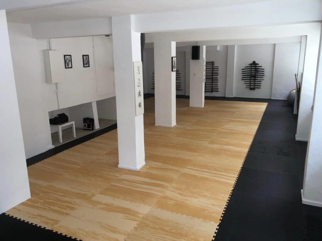 The inside of Shizentai